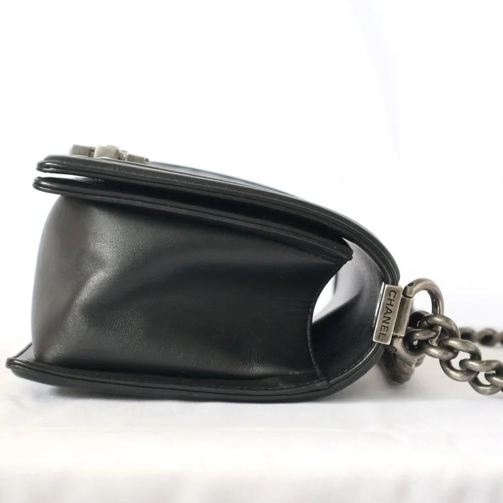 CHANEL classic shoulder